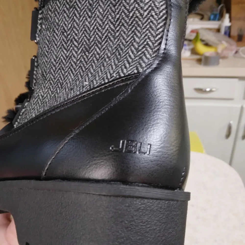 NWT- JBU Women's Northgate Waterproof Boots Booties Size 6
